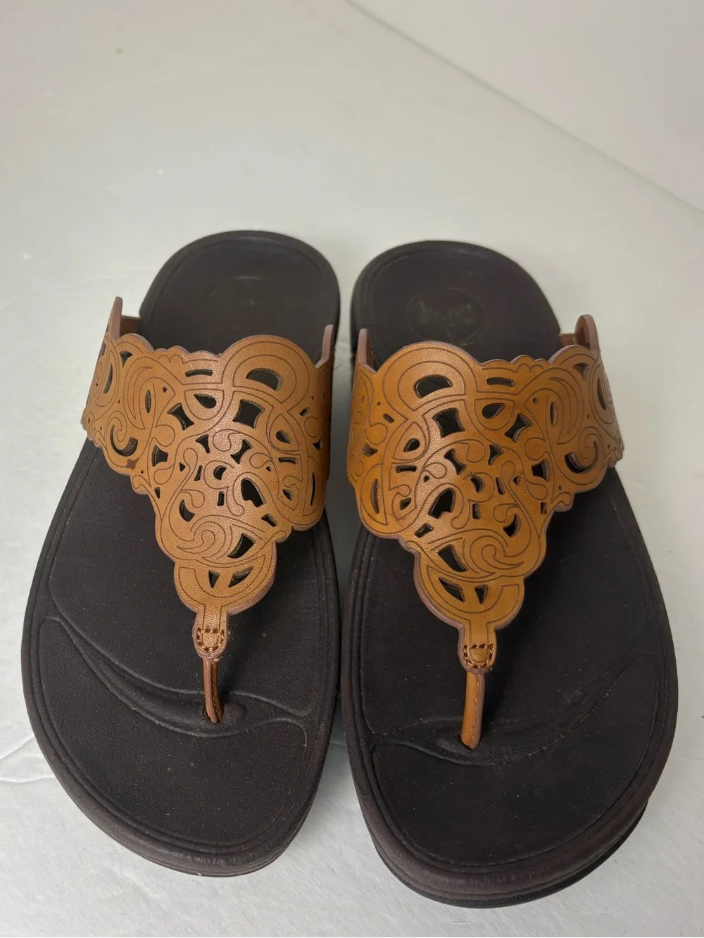 FitFlop Flora Leather Toe-post Brown Thong Sandal Size 6 Flip Flops